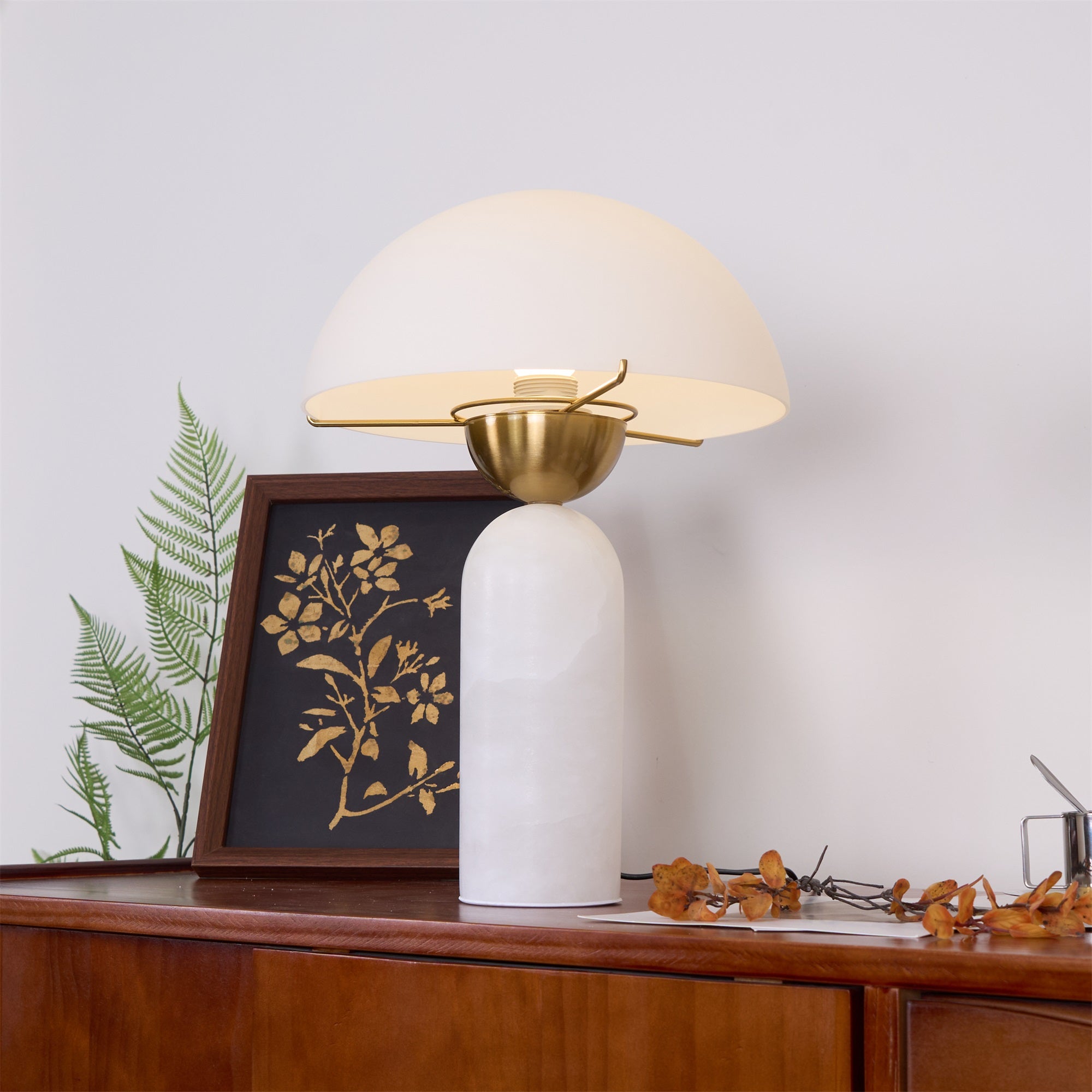 Vellum Alabaster Table Lamp | Ormexis