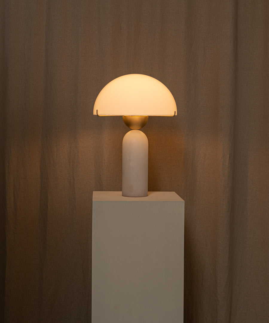 Vellum Alabaster Table Lamp | Ormexis