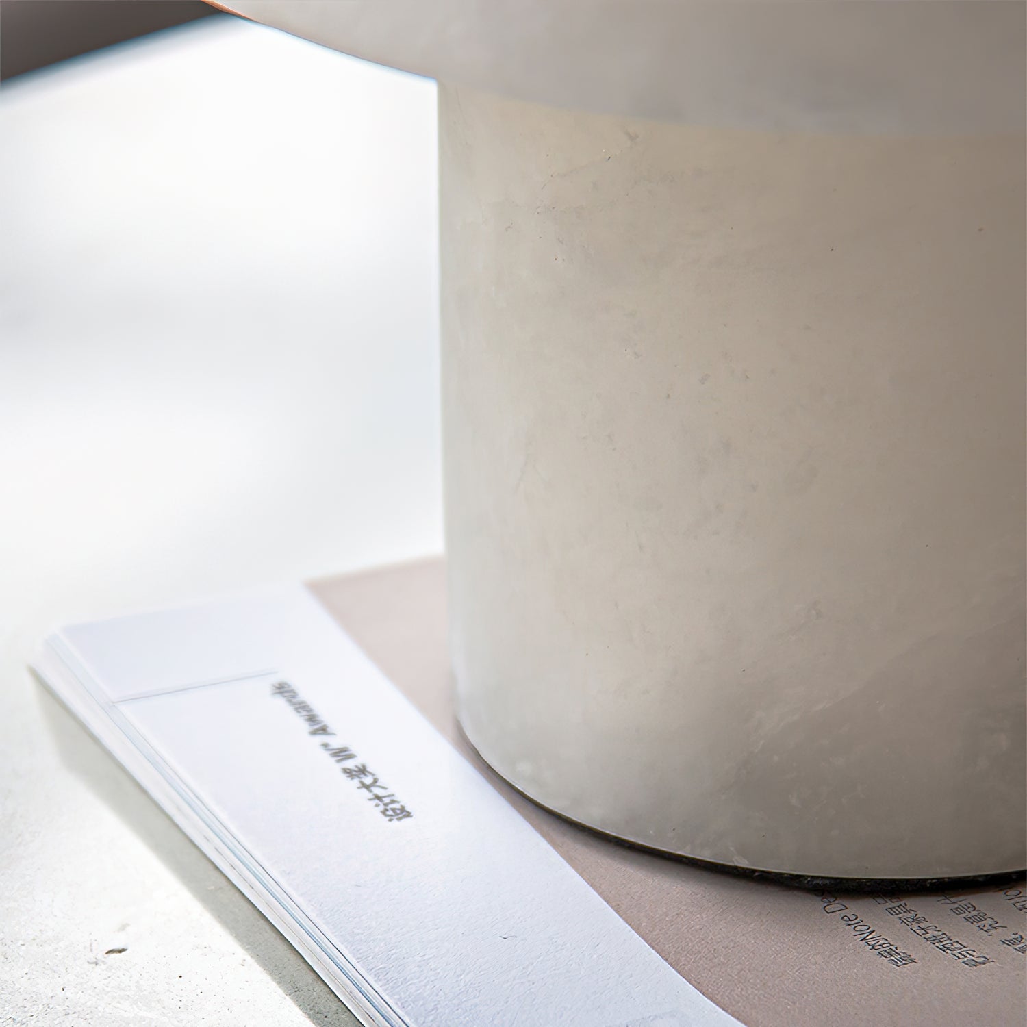 Monastisk bordslampa i alabaster | Ormexis