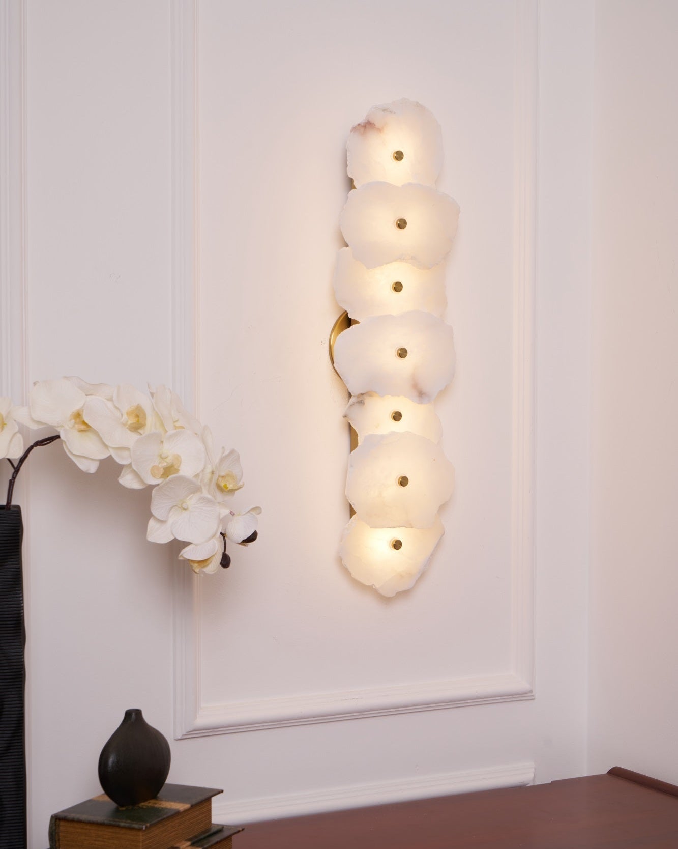 Elegant Gold Alabaster LED Wall Mount Light | Ormexis