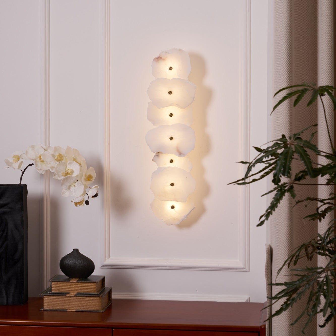 Elegant Gold Alabaster LED Wall Mount Light | Ormexis