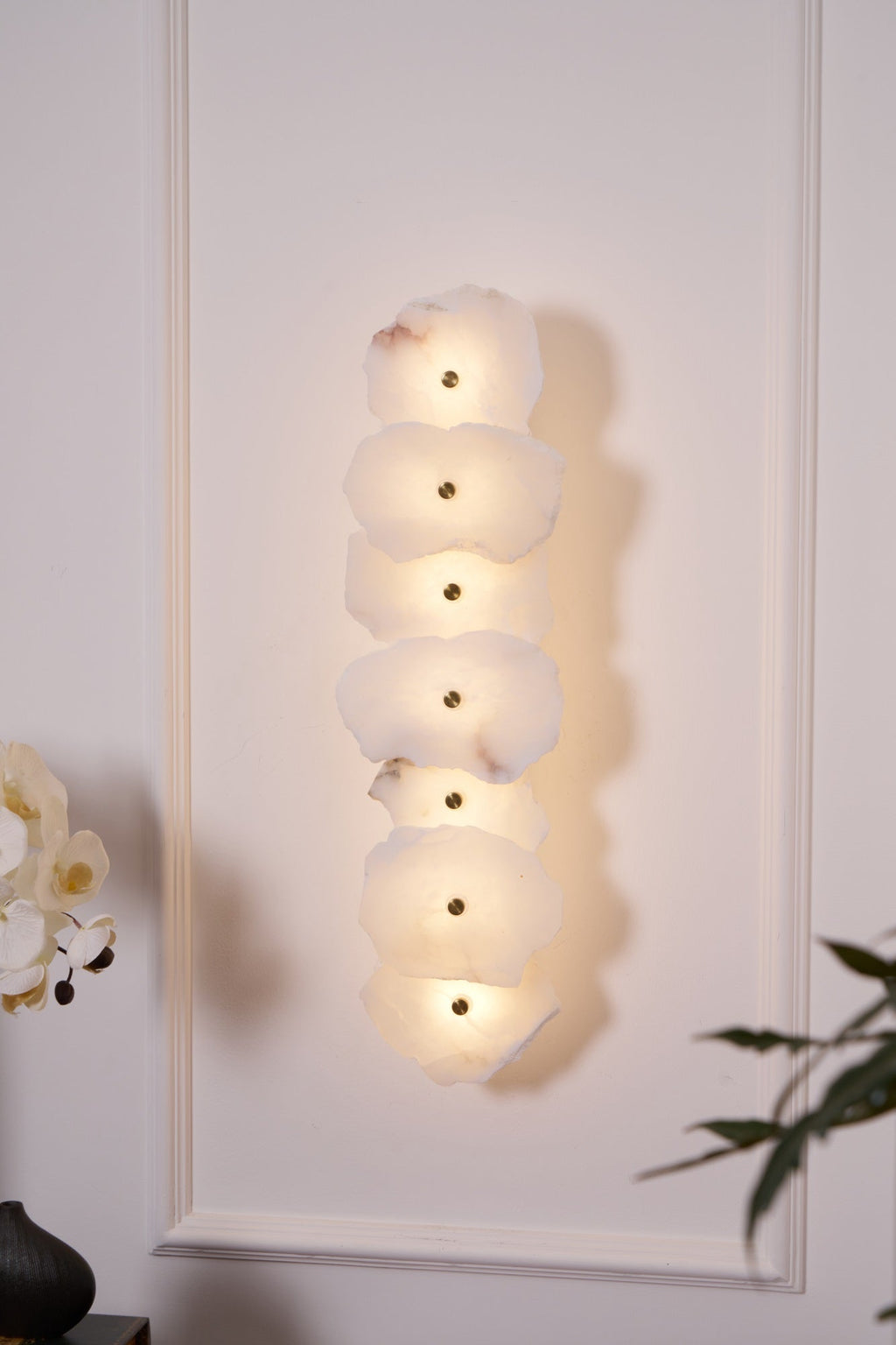 Elegant Gold Alabaster LED Wall Mount Light | Ormexis