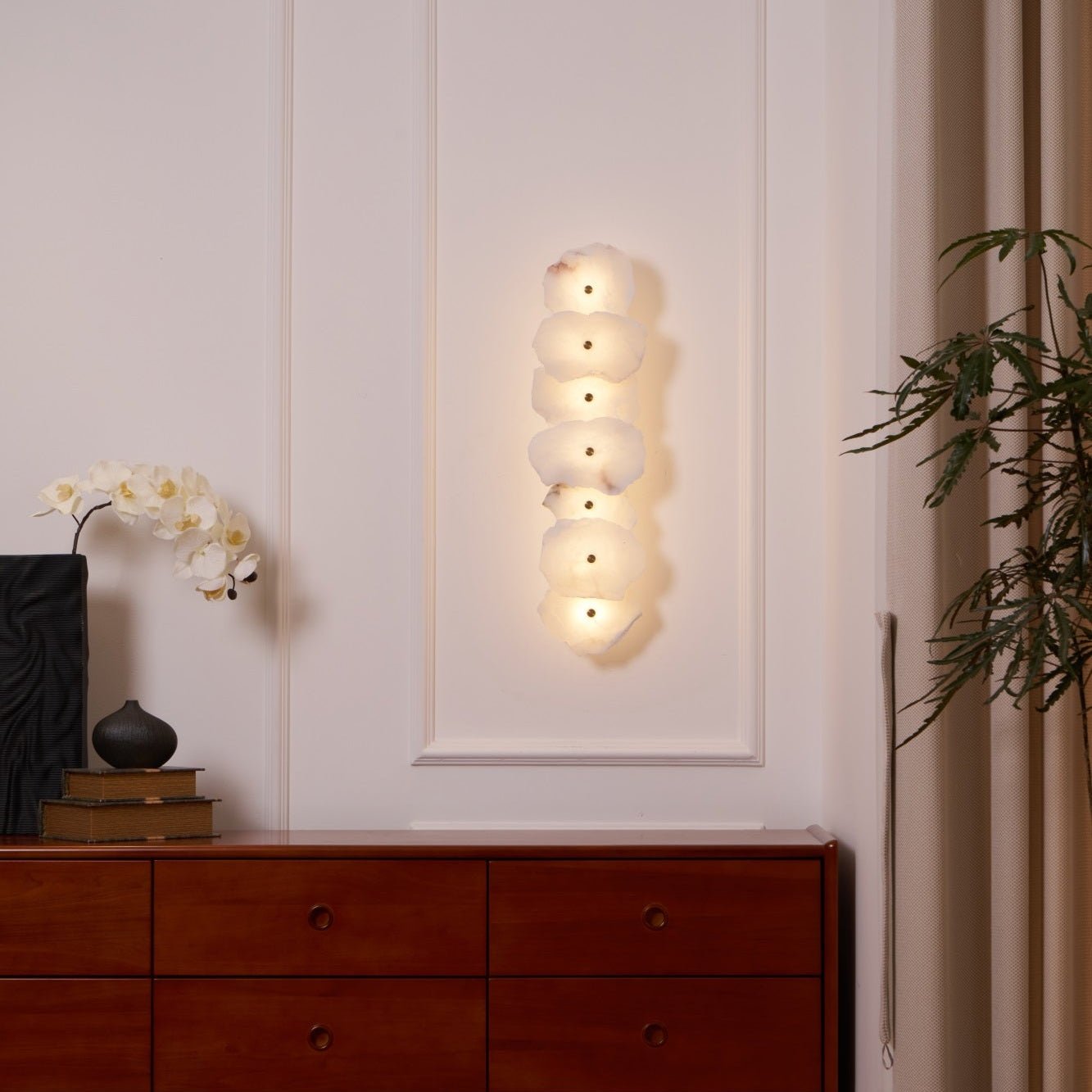 Elegant Gold Alabaster LED Wall Mount Light | Ormexis