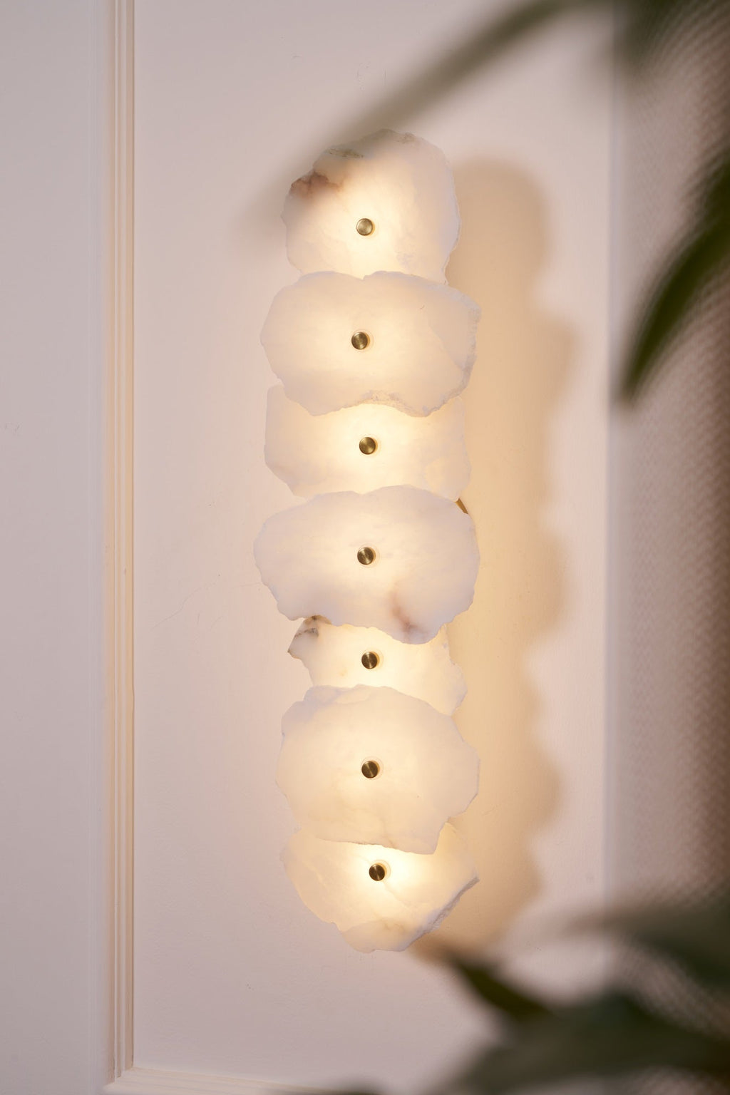 Elegant Gold Alabaster LED Wall Mount Light | Ormexis