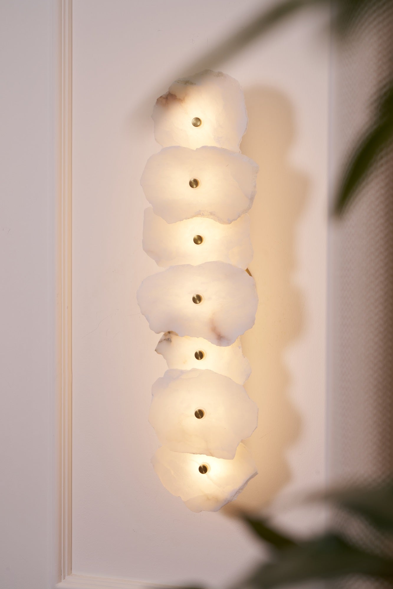 Elegant Gold Alabaster LED Wall Mount Light | Ormexis