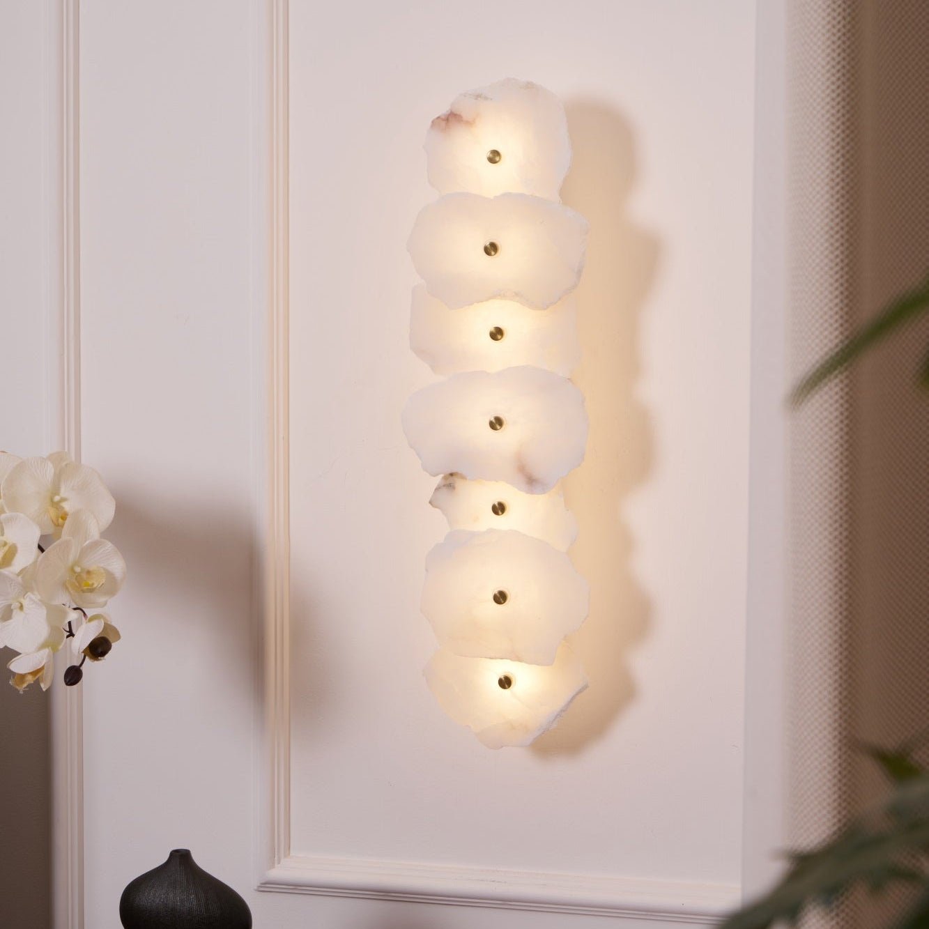 Elegant Gold Alabaster LED Wall Mount Light | Ormexis