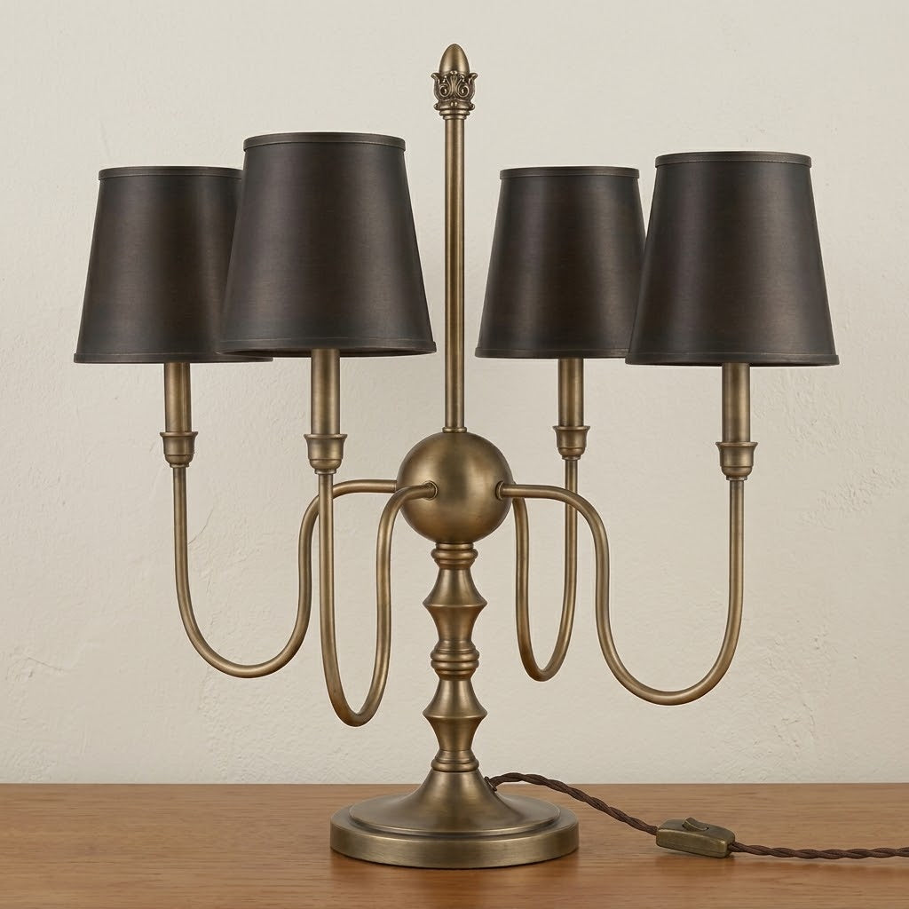 Bordslampa med kandelaber i antikmässing | Ormexis
