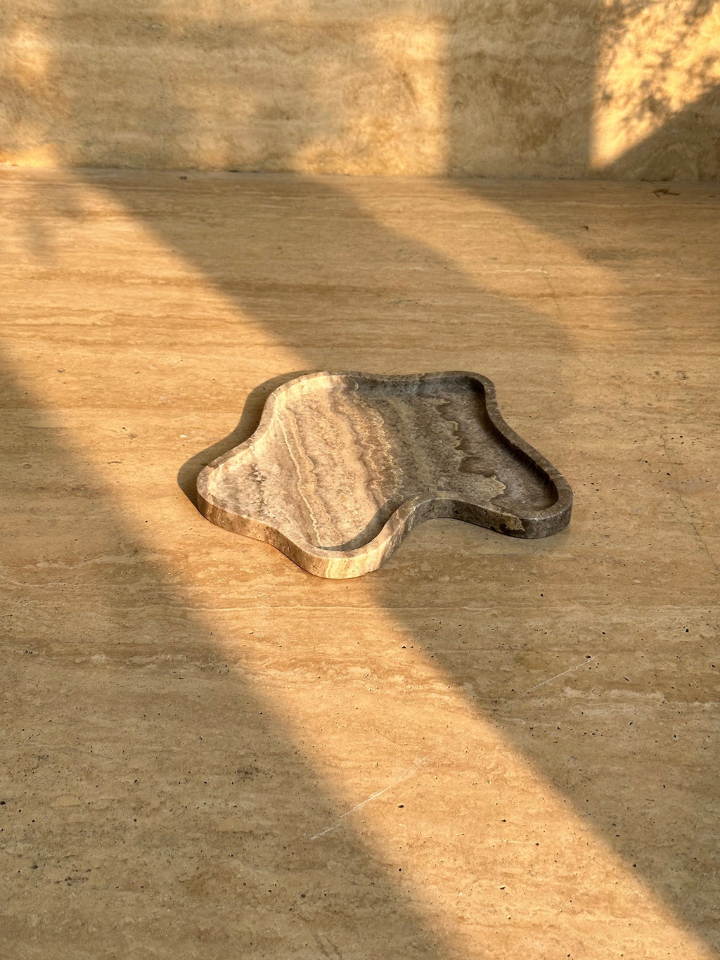 Wavy Edge Stone Catchall Tray | Ormexis