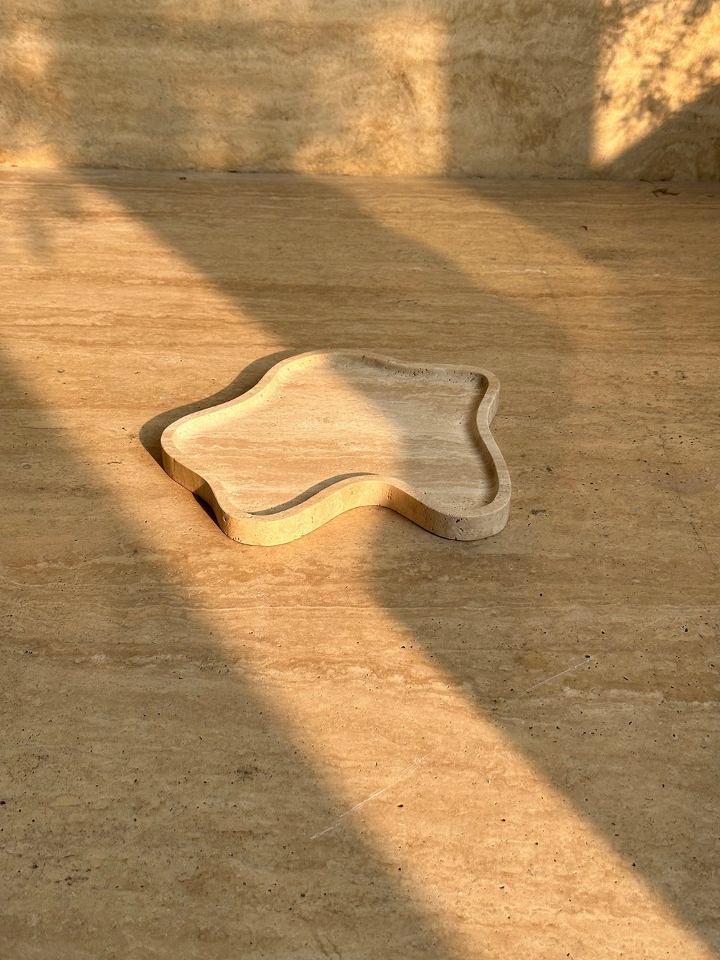 Wavy Edge Stone Catchall Tray | Ormexis