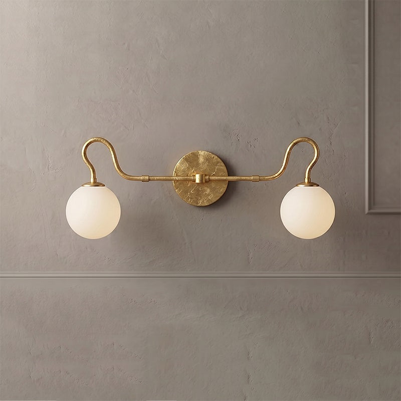 Applique murale de salle de bain à 2 lumières, en laiton et globes en verre | Ormexis