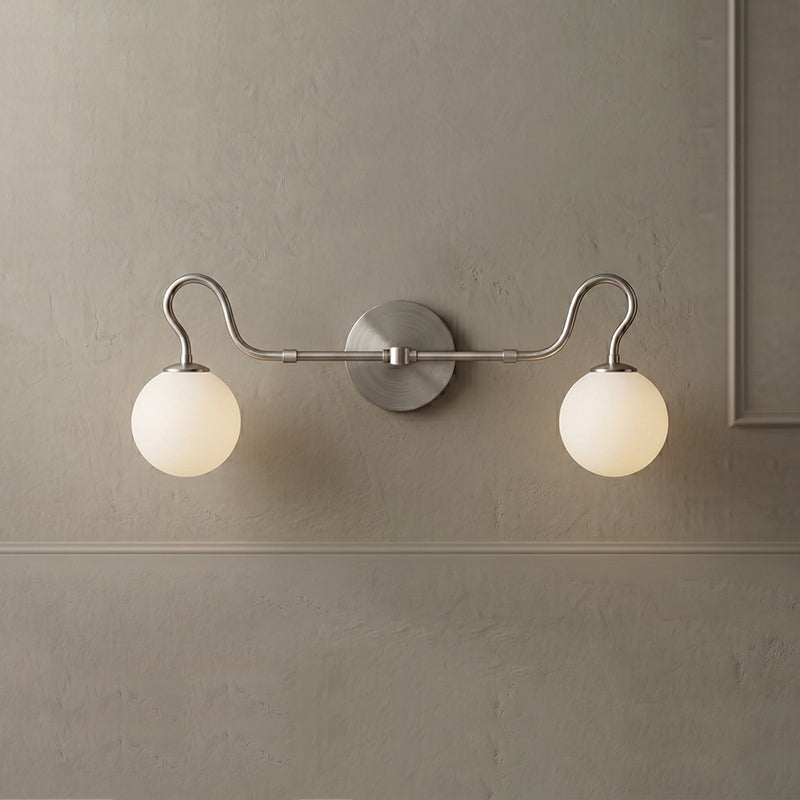 Applique murale de salle de bain à 2 lumières, en laiton et globes en verre | Ormexis