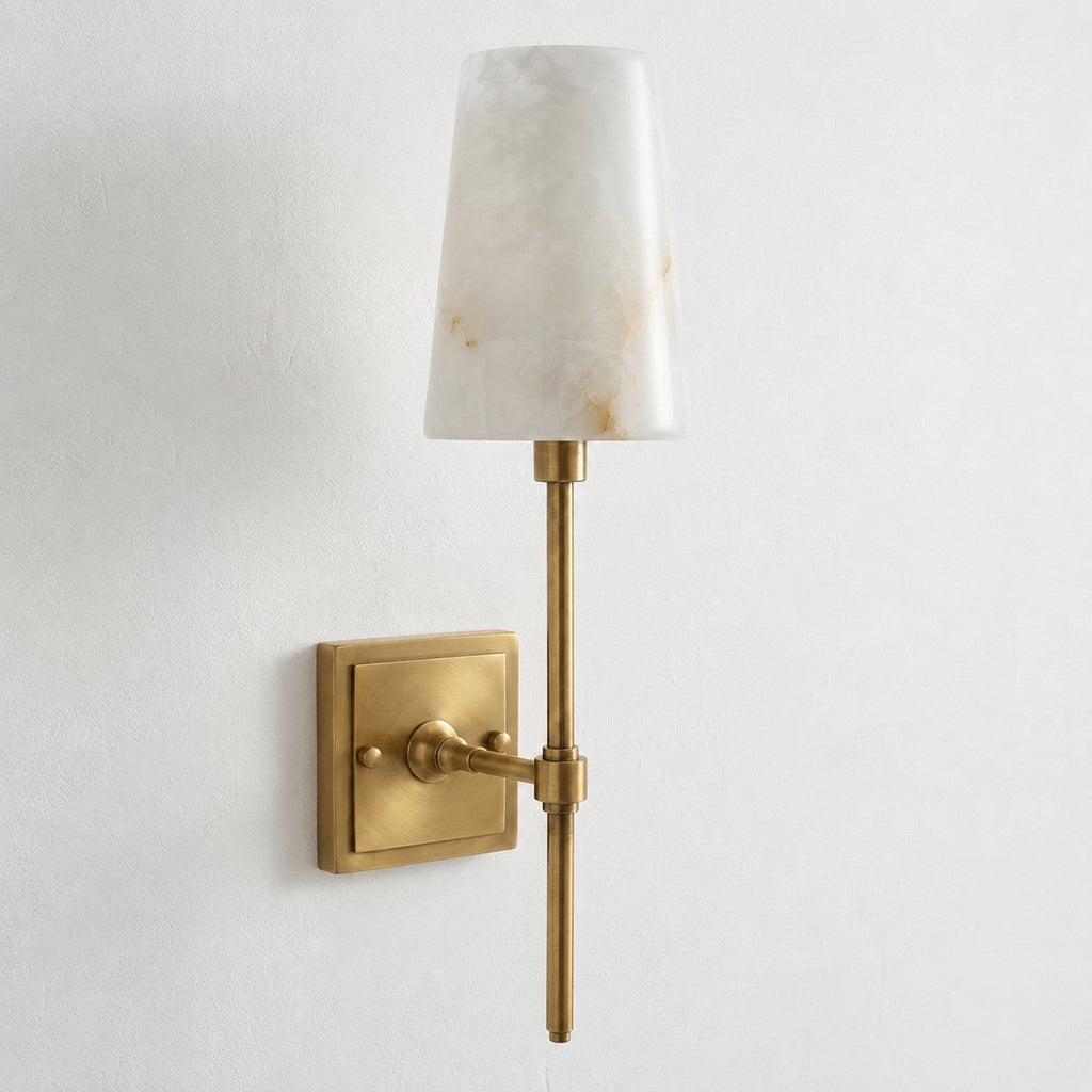 Høy vegglampe med søyle i messing og alabast | Ormexis