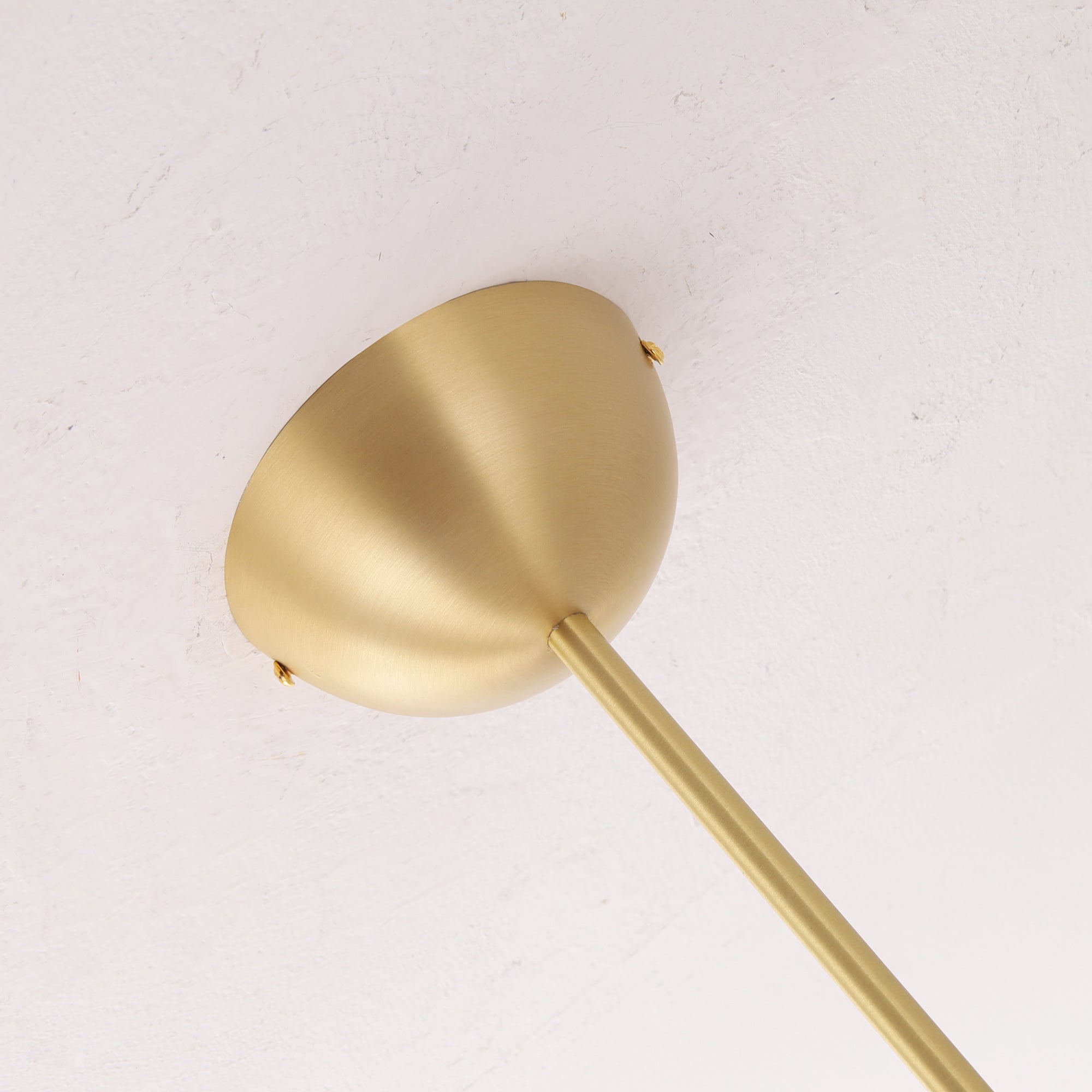 Candeeiro de teto Sputnik em latão com 6 luzes e cúpulas de linho | Ormexis