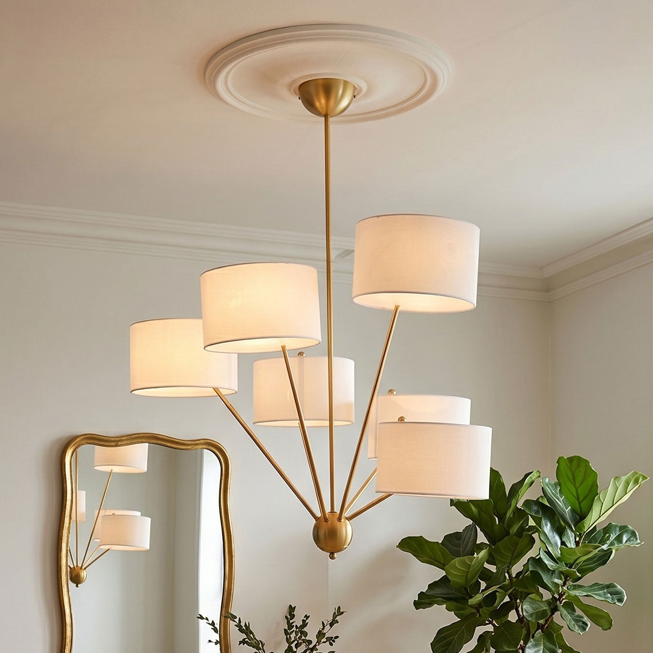 Lustre Sputnik en laiton à 6 lumières avec abat-jours en lin | Ormexis