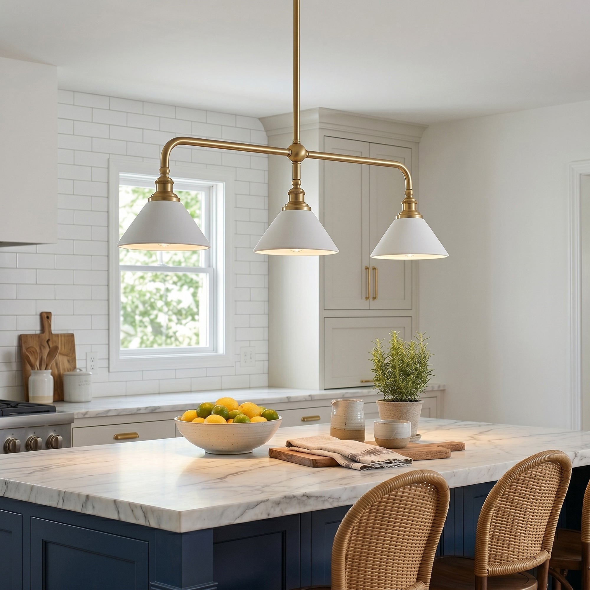 Lustre conique en laiton à 3 lumières pour îlot | Ormexis