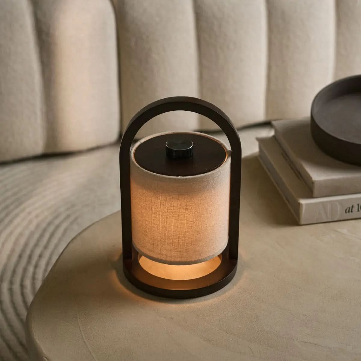 Lampă de masă LumaOak LED, fără fir, trei moduri, baterie de 100 de ore pentru case elegante