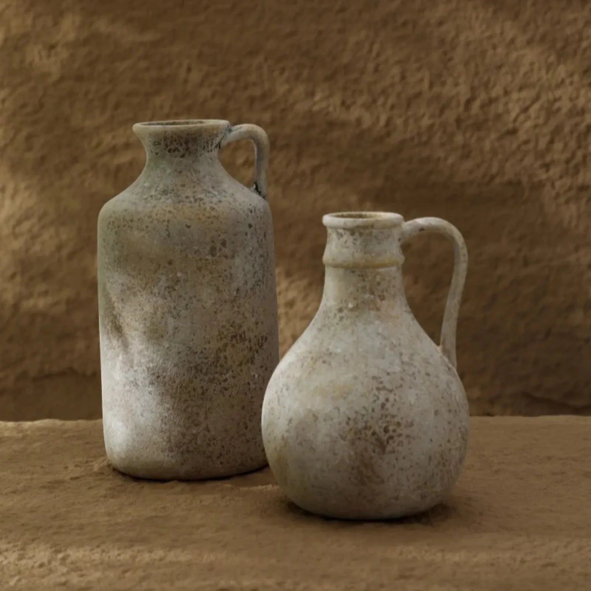 Ceramiczny dzban-wazon z patyną w kolorze kredowym | Ormexis