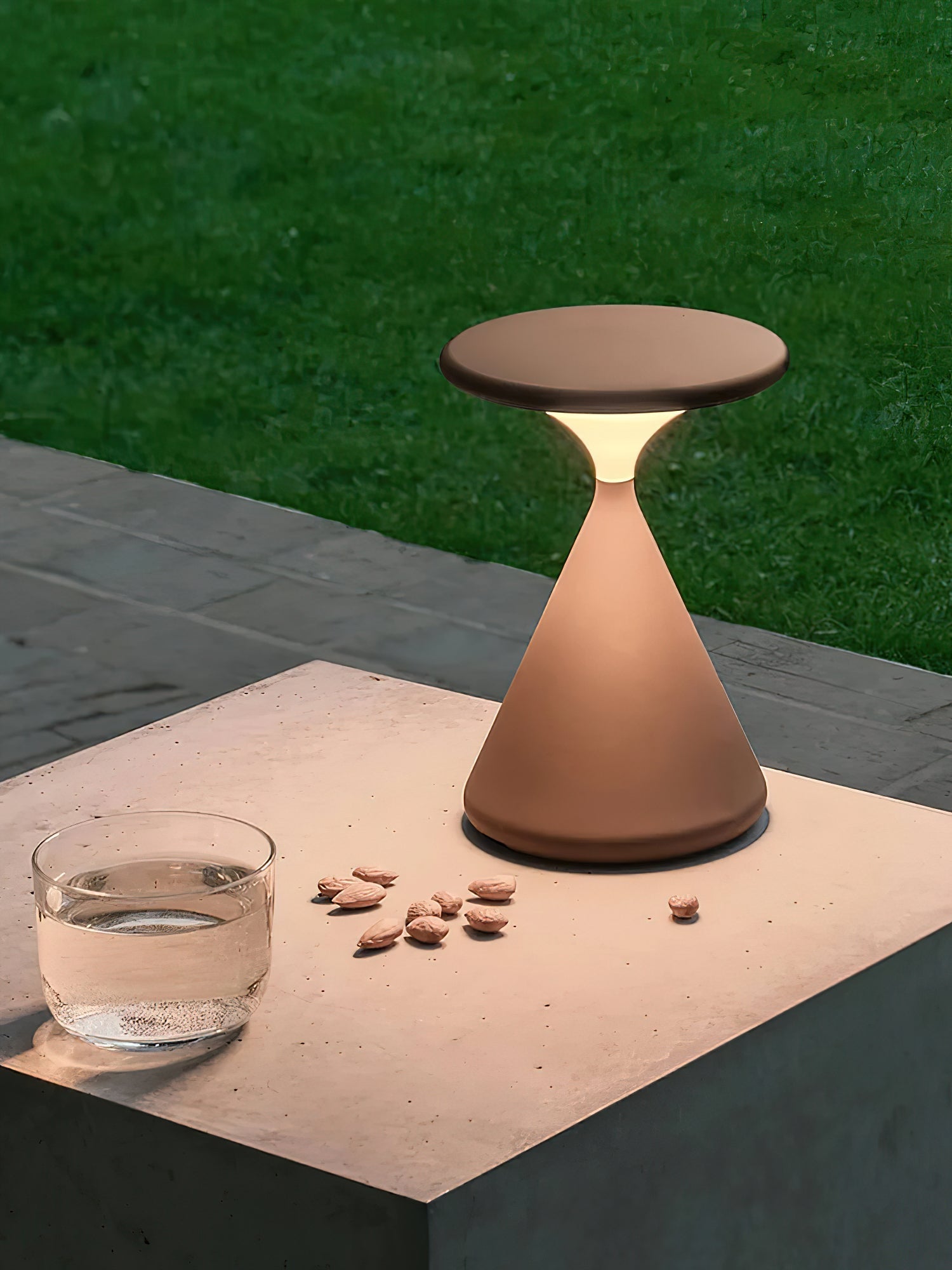 Sculptural Cone Table Lamp | Ormexis