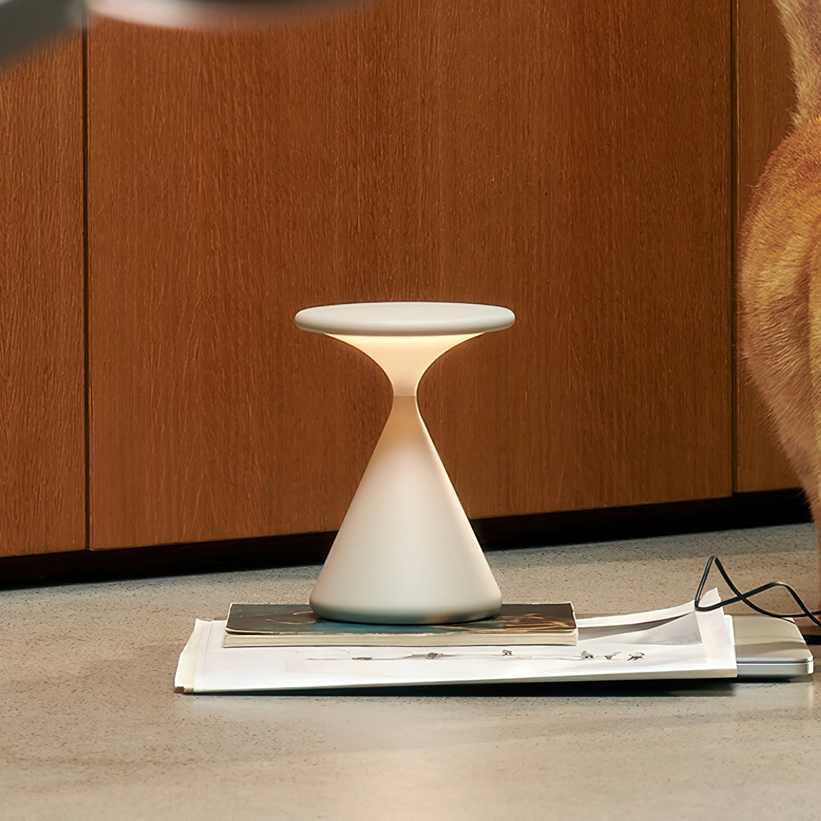 Sculptural Cone Table Lamp | Ormexis