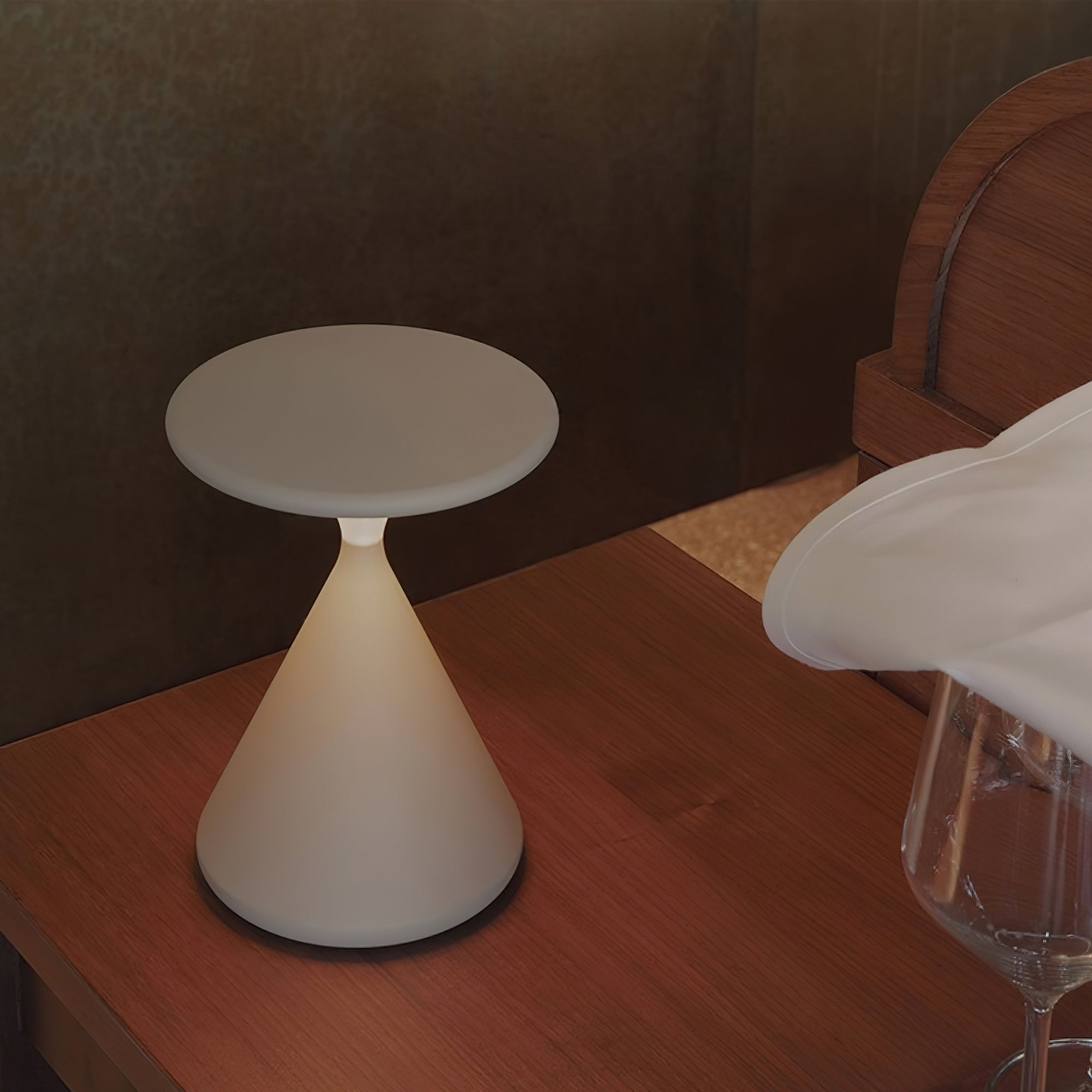 Sculptural Cone Table Lamp | Ormexis