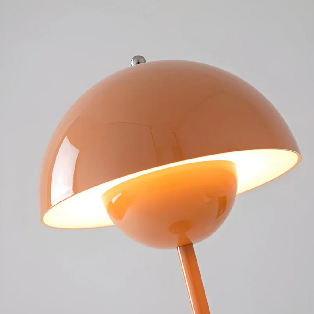 Nordische Tischlampe mit kabelloser Steuerung und dimmbarer Helligkeit