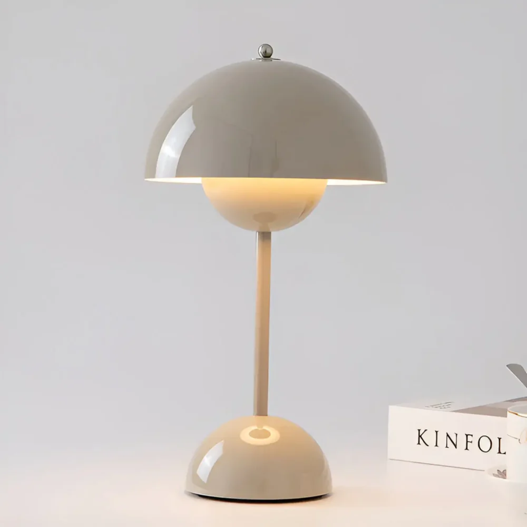 Nordische Tischlampe mit kabelloser Steuerung und dimmbarer Helligkeit