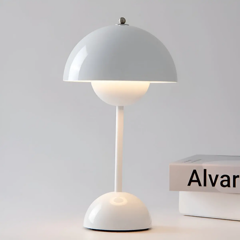 Nordische Tischlampe mit kabelloser Steuerung und dimmbarer Helligkeit