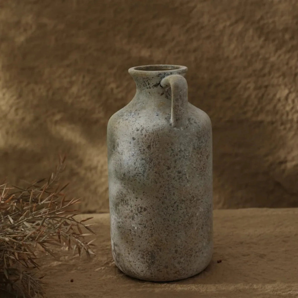 Ceramiczny dzban-wazon z patyną w kolorze kredowym | Ormexis