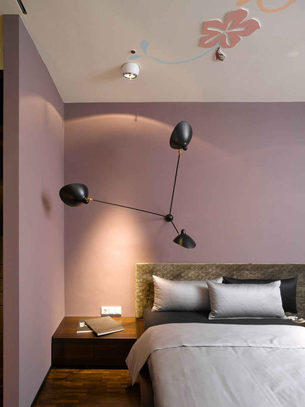 Moderne justerbar loftslampe i metal med flere arme | Ormexis
