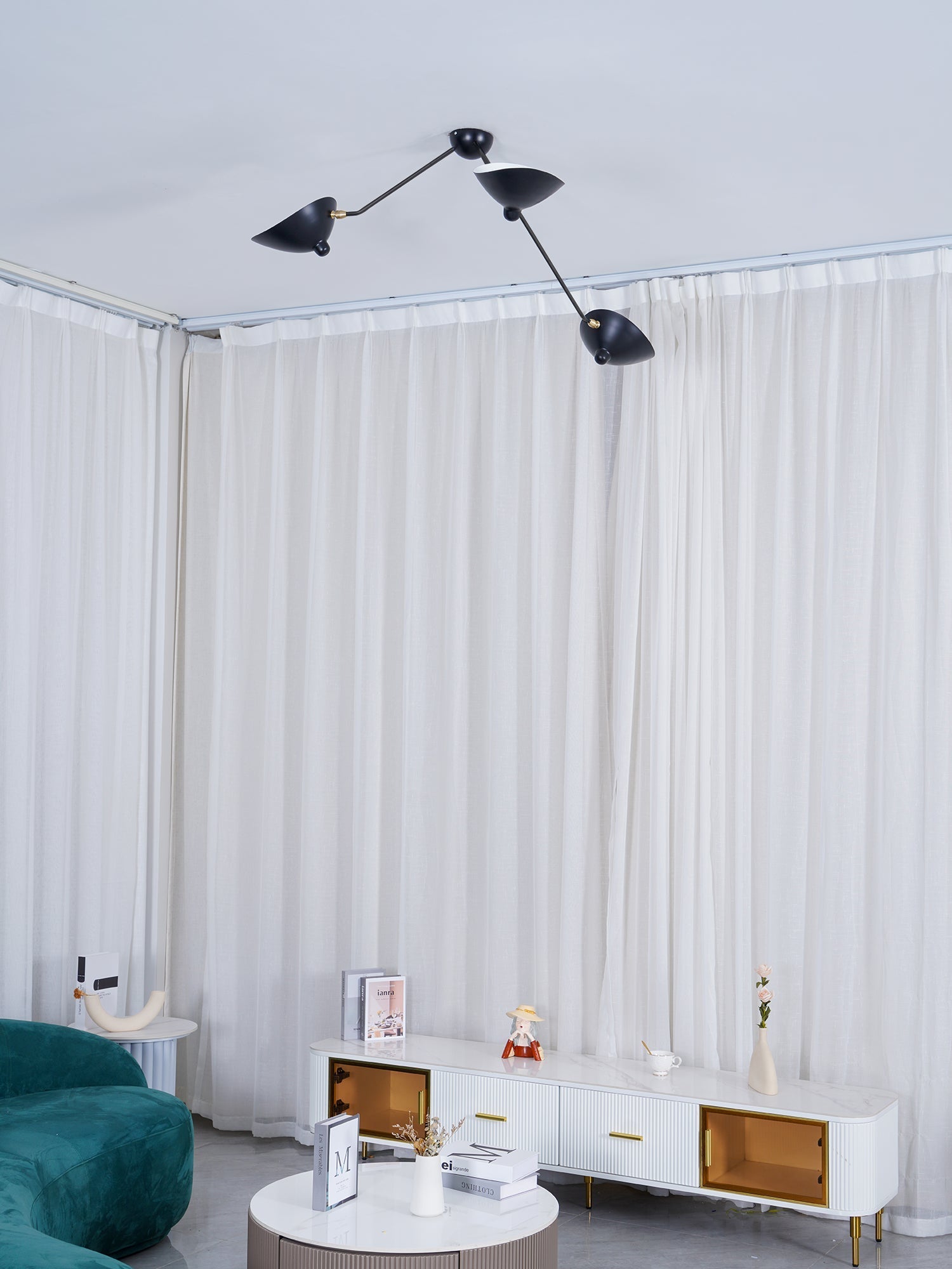 Moderne justerbar loftslampe i metal med flere arme | Ormexis