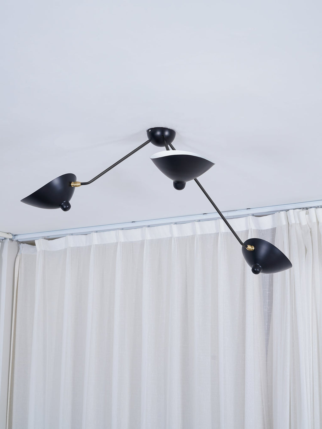 Moderne justerbar loftslampe i metal med flere arme | Ormexis