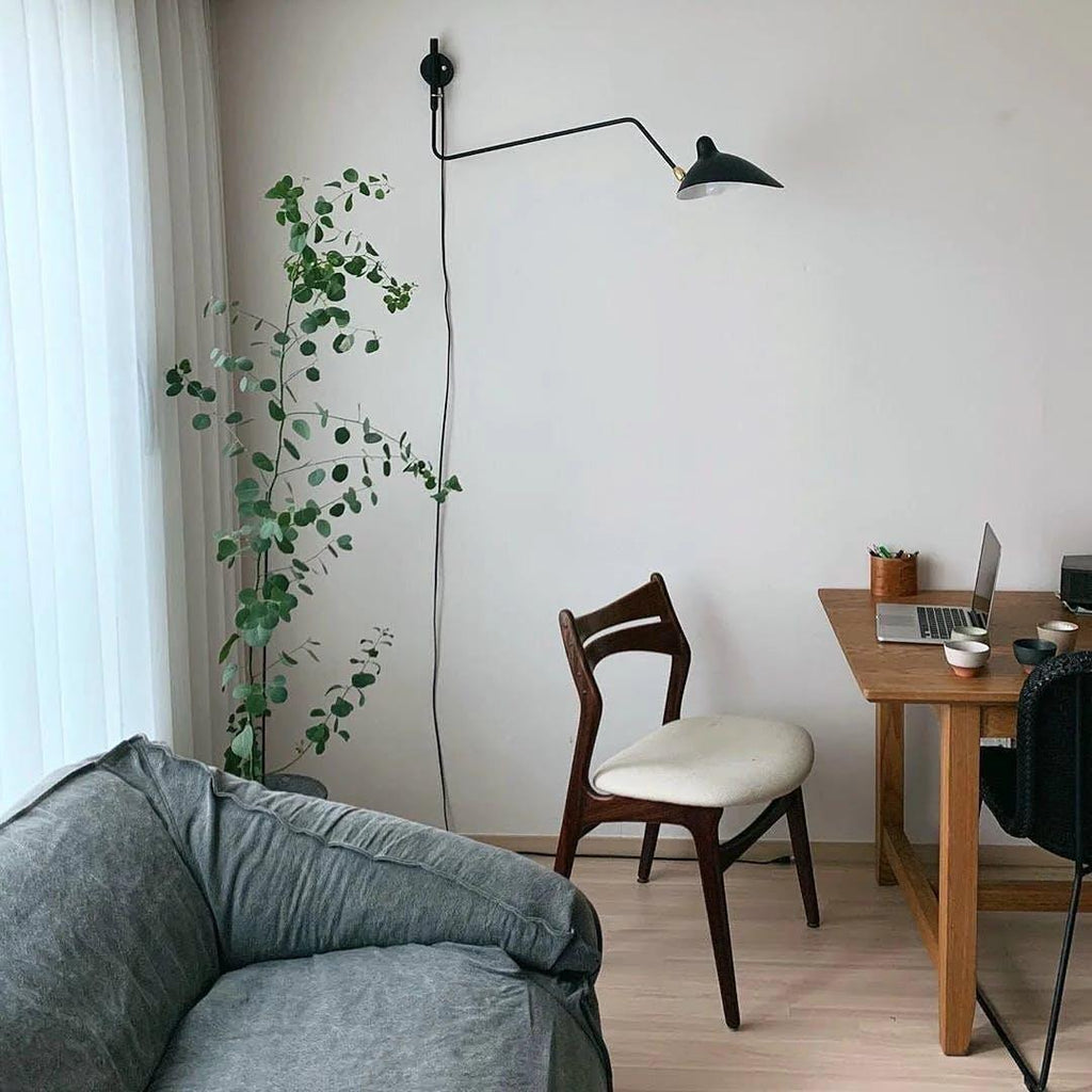 Verstelbare metalen wandlamp met lange arm en draaibare kap | Ormexis