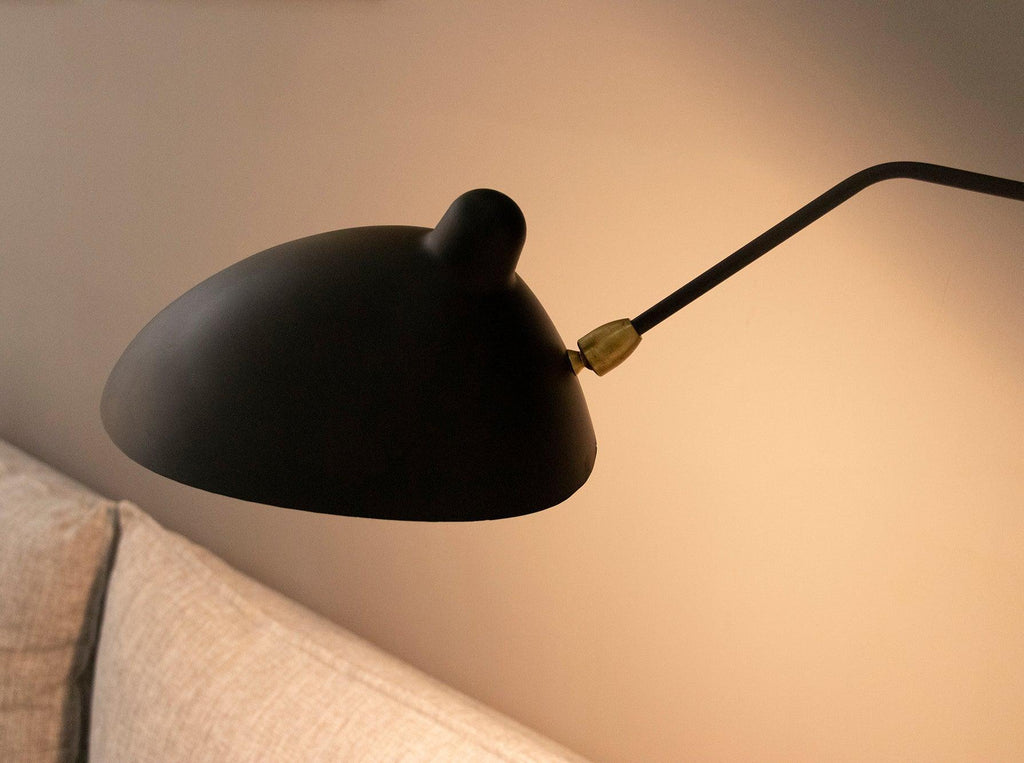 Verstelbare metalen wandlamp met lange arm en draaibare kap | Ormexis