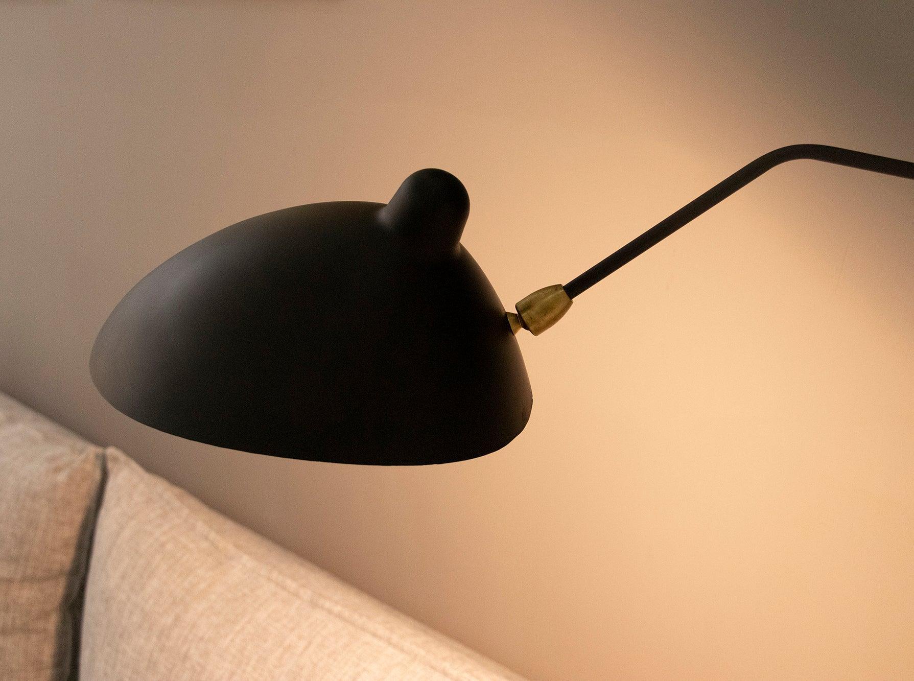 Verstelbare metalen wandlamp met lange arm en draaibare kap | Ormexis