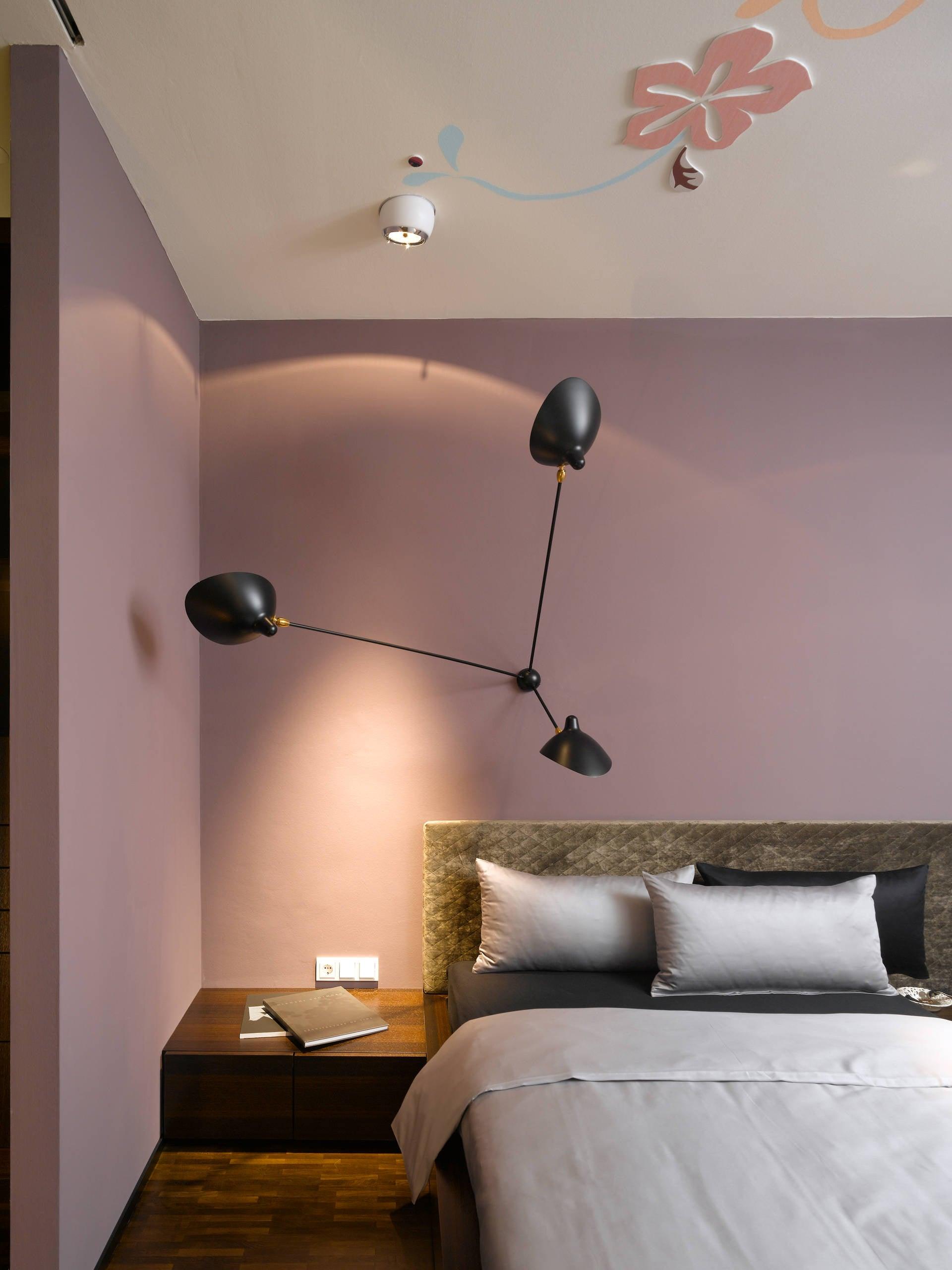 Moderne justerbar loftslampe i metal med flere arme | Ormexis
