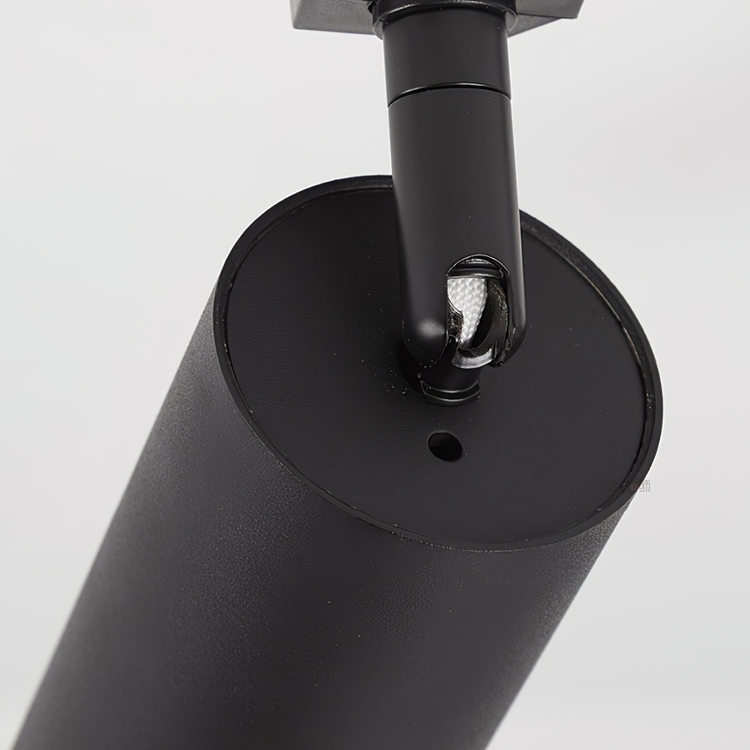 Sleek Cylinder Track Light | Ormexis