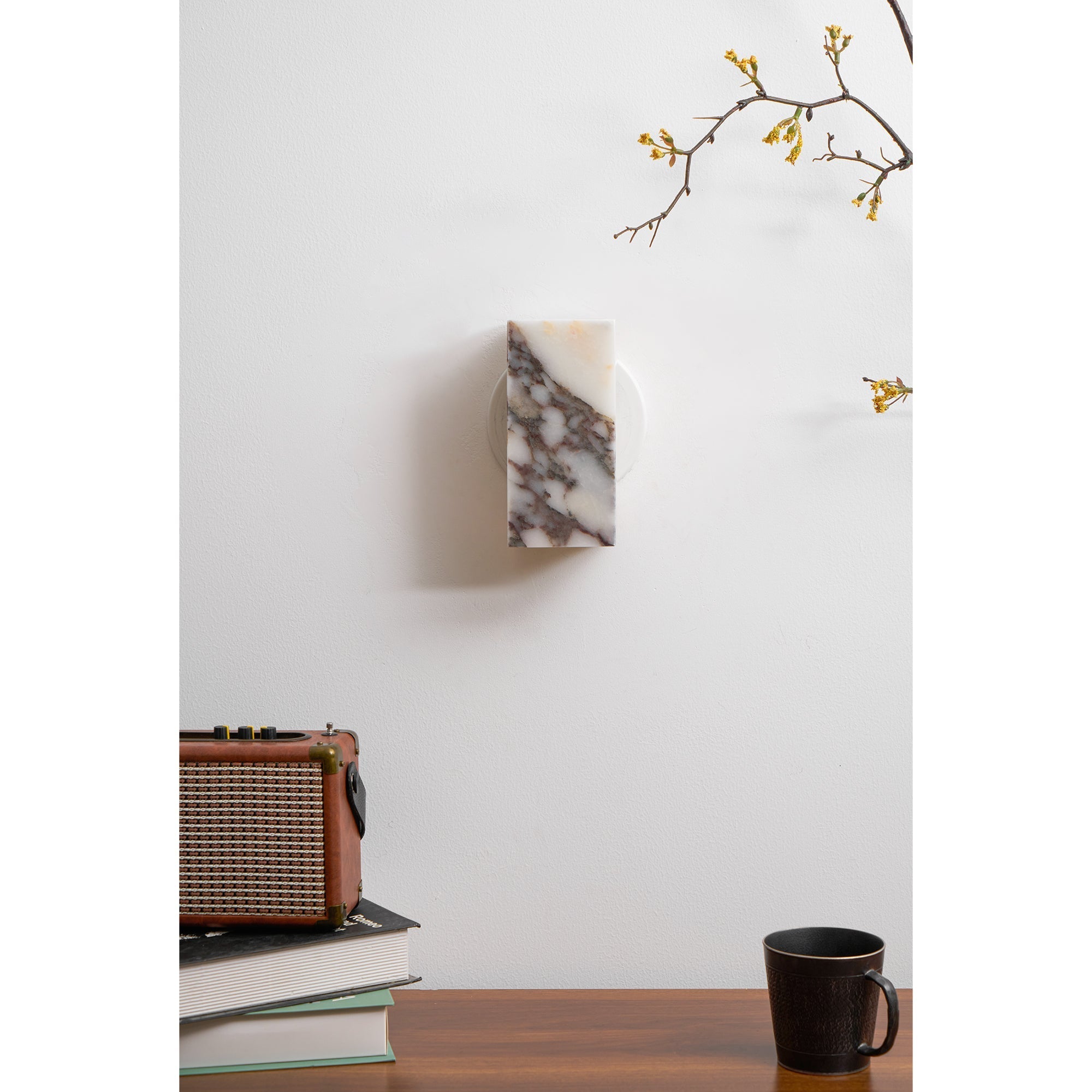 Minimalistické monolitické nástěnné svítidlo | Ormexis
