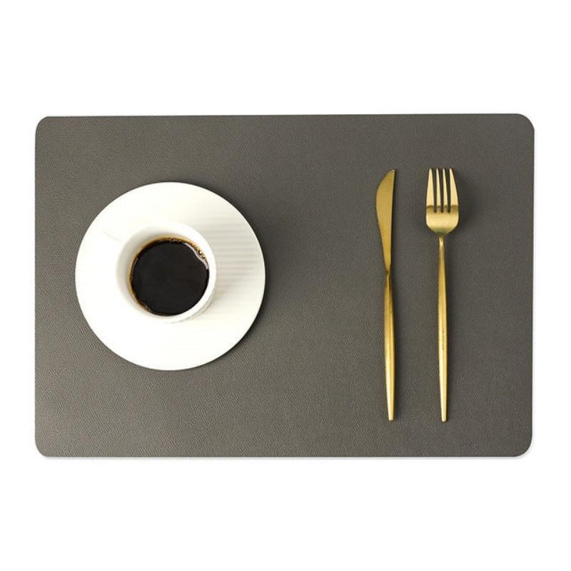 Elegante Platzsets mit PU-Leder-Finish, wasserdicht und rutschfester Unterseite zum Schutz des Tisches