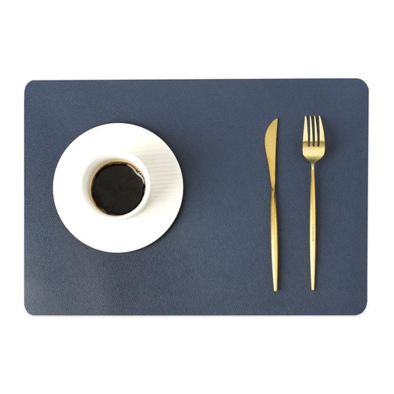 Elegante Platzsets mit PU-Leder-Finish, wasserdicht und rutschfester Unterseite zum Schutz des Tisches