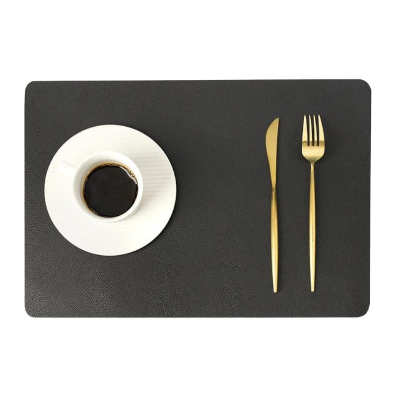 Elegante Platzsets mit PU-Leder-Finish, wasserdicht und rutschfester Unterseite zum Schutz des Tisches