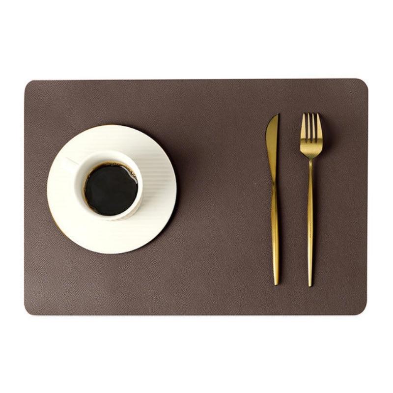 Elegante Platzsets mit PU-Leder-Finish, wasserdicht und rutschfester Unterseite zum Schutz des Tisches