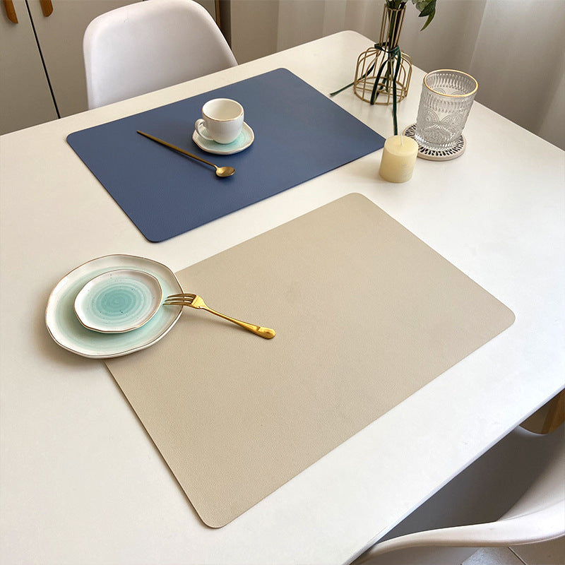 Elegante Platzsets mit PU-Leder-Finish, wasserdicht und rutschfester Unterseite zum Schutz des Tisches