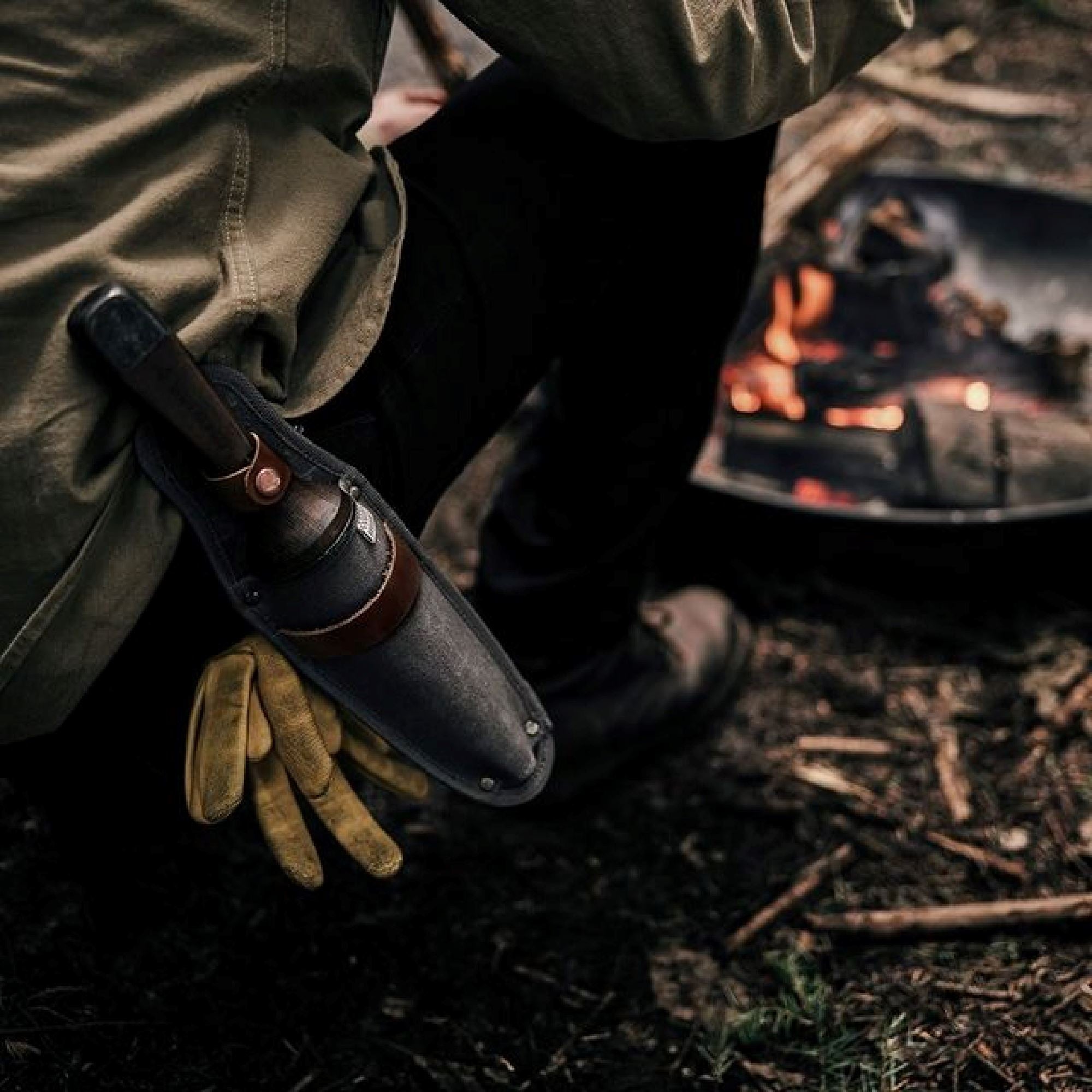 TrailForge túlélőkés ergonomikus markolattal és tartós pengével, kompakt kültéri eszköz