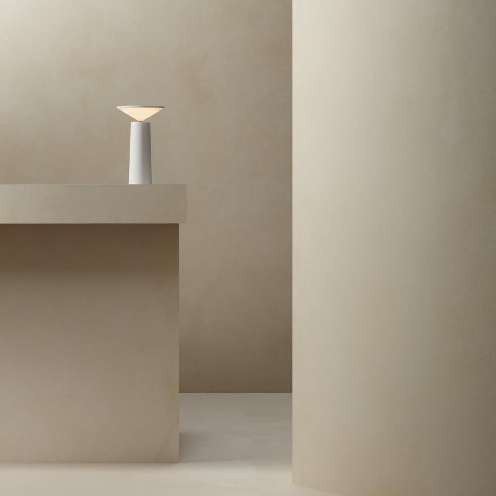 Vanta Cone Table Lamp | Ormexis