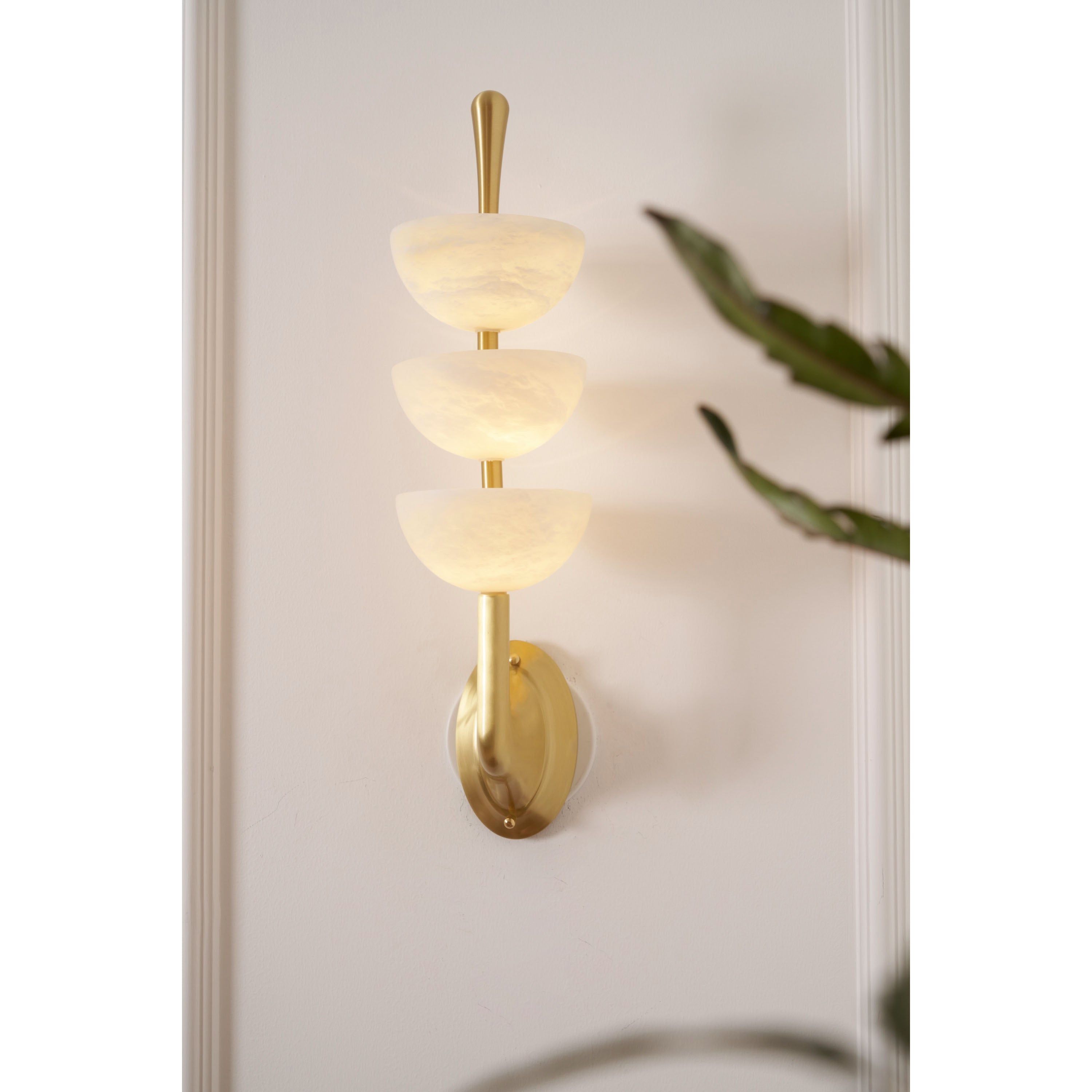Tiered Alabaster Wall Sconce | Ormexis