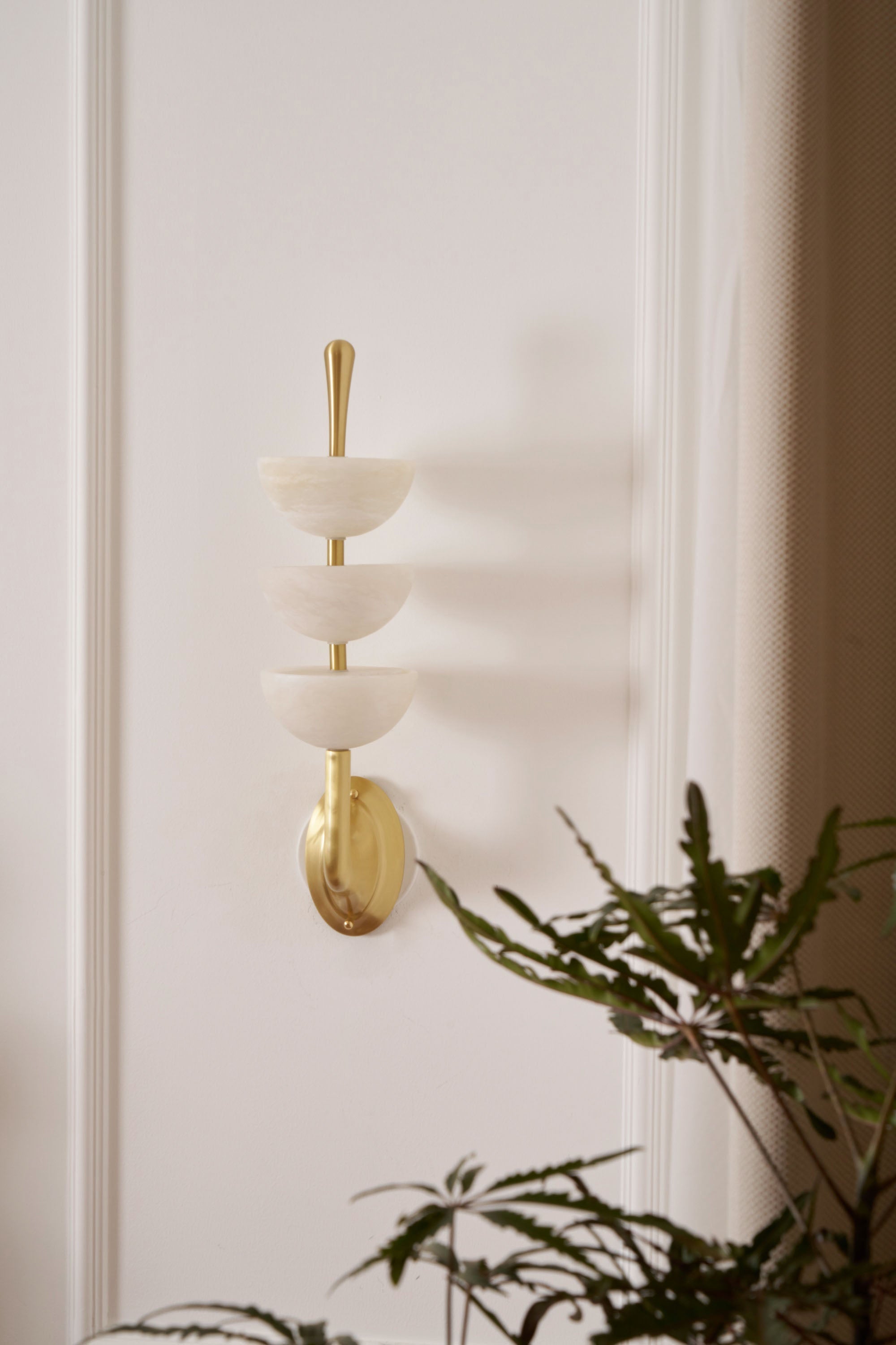 Tiered Alabaster Wall Sconce | Ormexis