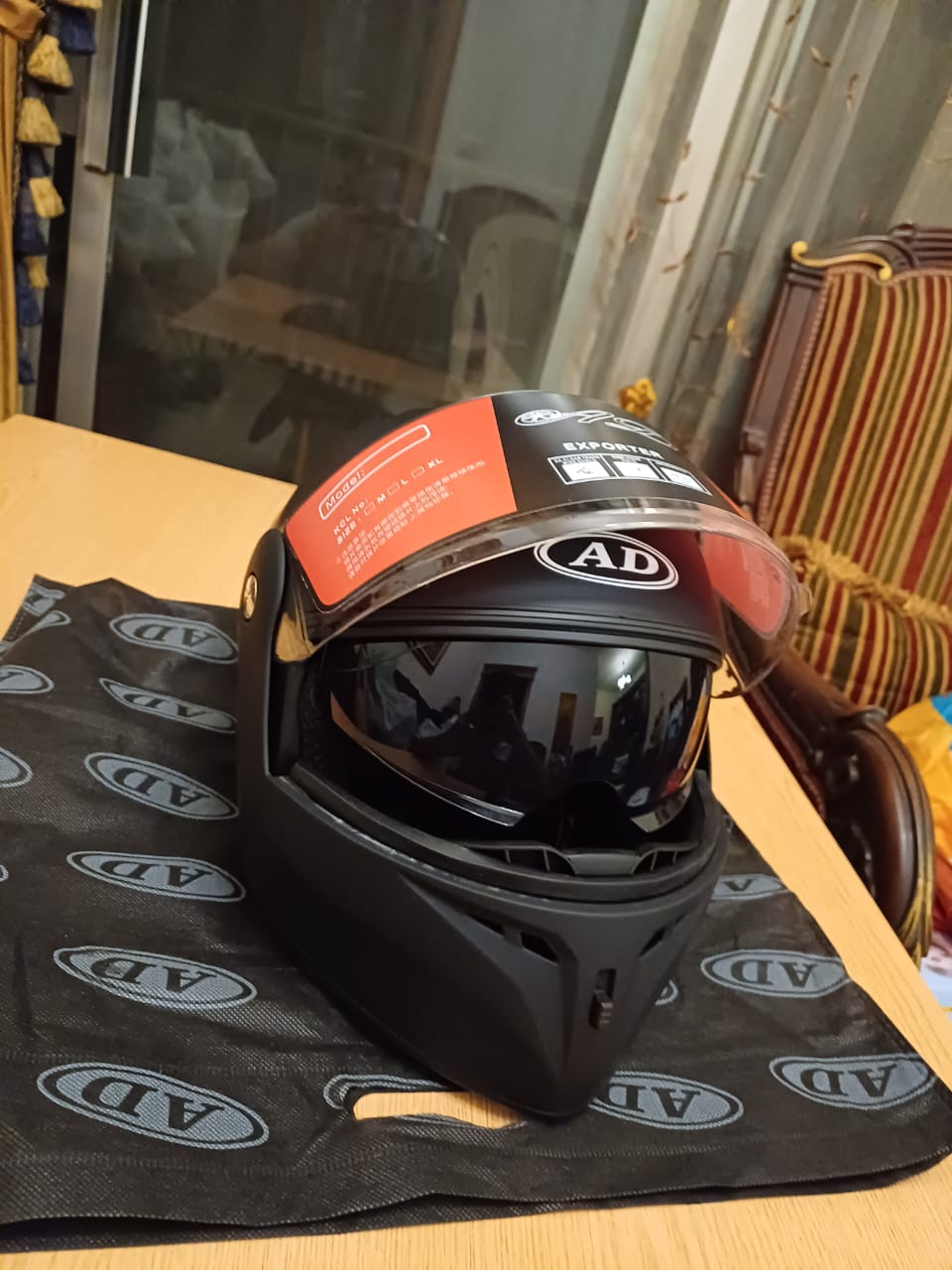 Ultimate Riding Gear fuldskærms hjelm med holdbart stødsikkert skal til sikre rejser