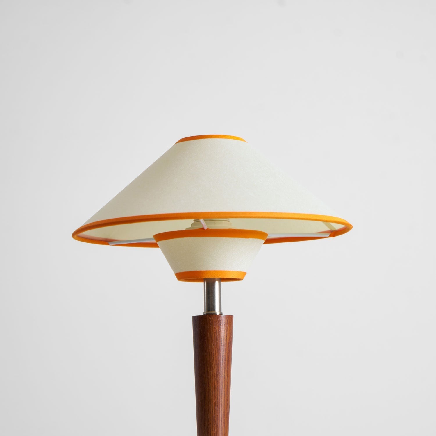 Alderwood-Leinenschirm-Tischlampe | Ormexis