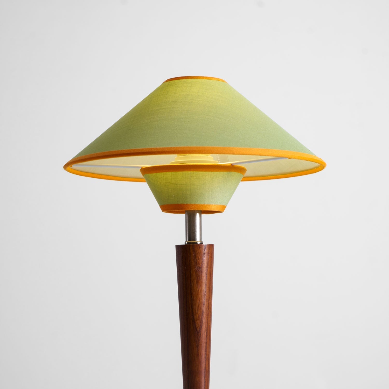 Alderwood-Leinenschirm-Tischlampe | Ormexis
