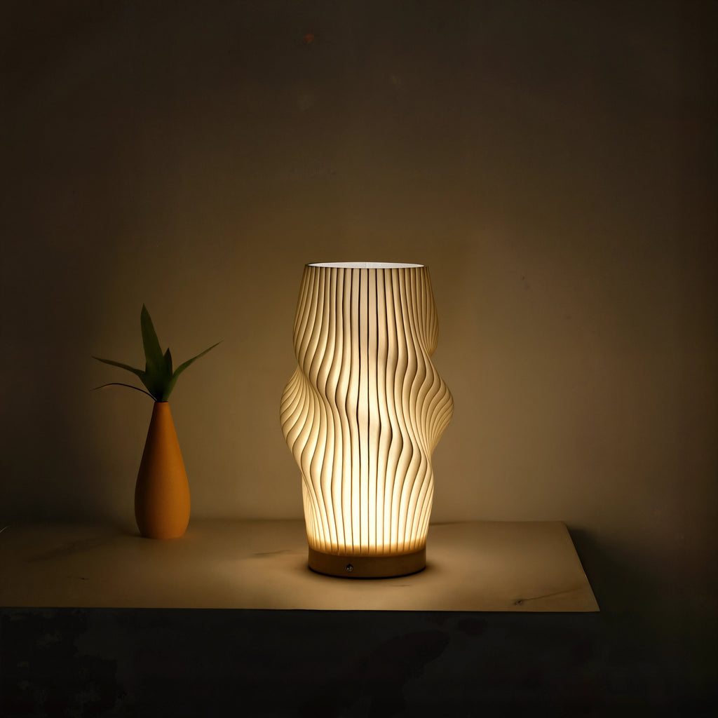 מנורת שולחן LED וולו עם עיצוב מפוסל וזוהר חם ואווירתית
